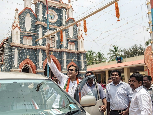 ശശി തരൂര്
