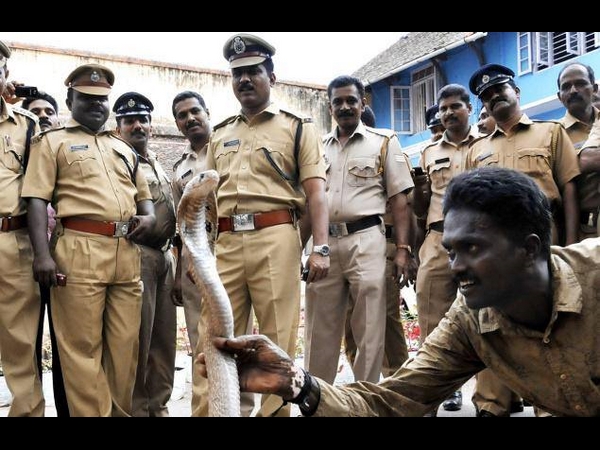 പോലീസ് സ്റ്റേഷനിലും