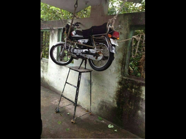 മോഷ്ടിക്കാതിരിക്കാനാണോ...