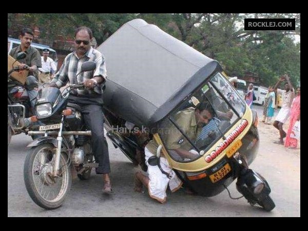 വീണു വീണില്ല