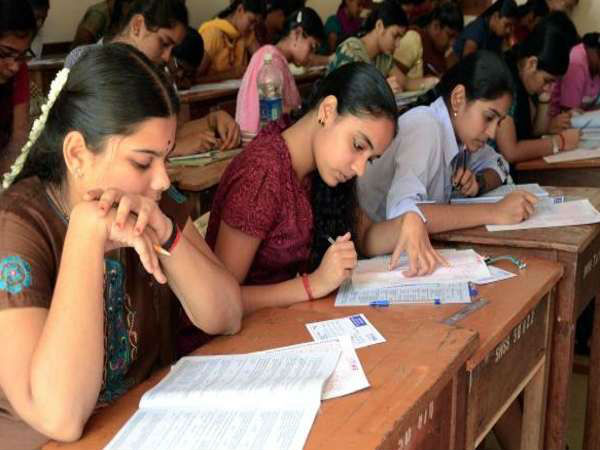 മുംബൈ ഹൈയര്‍ സെക്കന്‍ഡറി പരീക്ഷാ പേപ്പര്‍ വാട്ട്‌സ്ആപിലൂടെ 