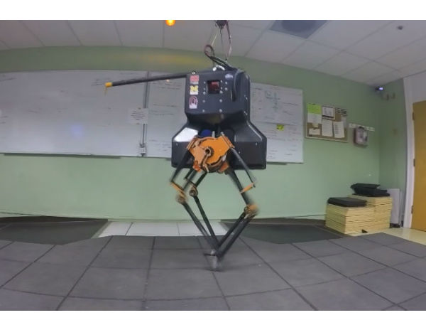 മറിച്ചിടാന്‍ സാധിക്കാത്ത ഇരു കാലുളള റോബോട്ട് യാഥാര്‍ത്ഥ്യമാകുന്നു...!