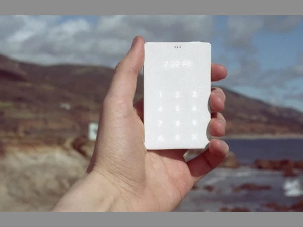 സ്മാര്‍ട്ട്‌ഫോണ്‍ 'തലവേദന' അല്‍പ്പം ഒഴിവാക്കാന്‍ ലൈറ്റ് ഫോണ്‍ എത്തും