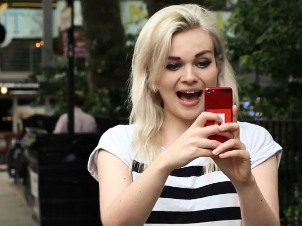 ഇനി ഫോണ്‍ നോക്കി ചിരിച്ചാല്‍ സെല്‍ഫി ക്ലിക്ക് ആകും...!