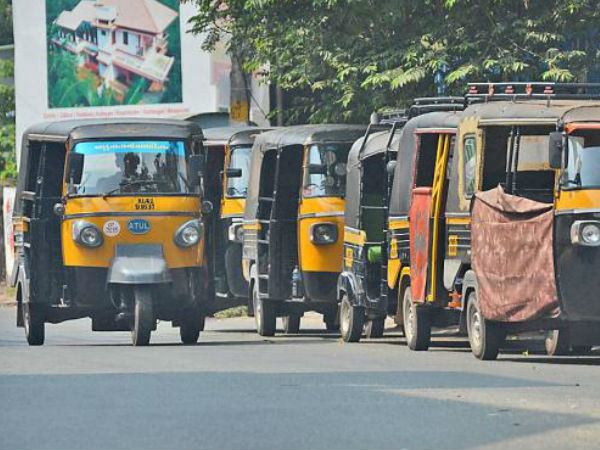 സൗജന്യ വൈഫൈ സൗകര്യങ്ങളോടെ 'ചാര്‍ലി' ഓട്ടോ ആലപ്പുഴയില്‍ തരംഗമാകുന്നു