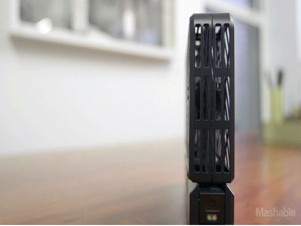 ഹോവര്‍ ക്യാമറ നിങ്ങള്‍ക്കു ചുറ്റും പിന്‍തുടരും