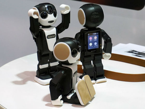 റോബോട്ടിക്ക് സ്മാര്ട്ട്ഫോണ് 'RoBoHon'