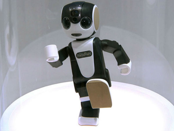 റോബോട്ടിക്ക് സ്മാര്ട്ട്ഫോണ് 'RoBoHon'