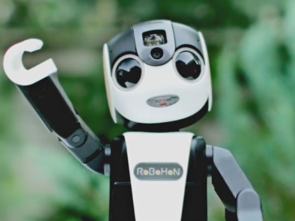 റോബോട്ടിക്ക് സ്മാര്ട്ട്ഫോണ് 'RoBoHon'