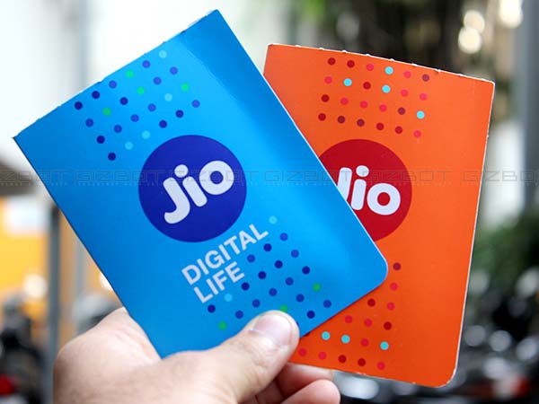 റീച്ചാര്‍ജ്ജ് പാക്കില്‍ 100% ക്യാഷ്ബാക്ക് ഓഫറുമായി റിലയന്‍സ് ജിയോ!