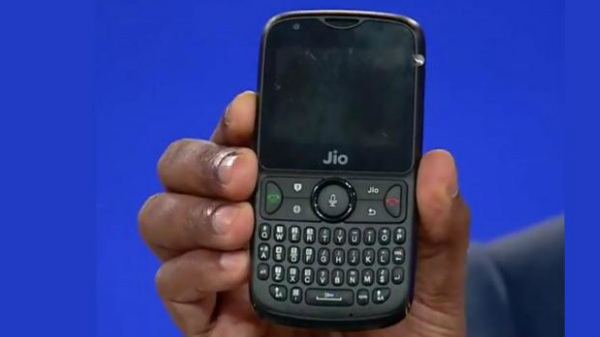 ഫേസ്ബുക്ക്, വാട്സാപ്പ്, യുട്യൂബ്, QWERTY.. അടിമുടി മാറ്റത്തോടെ ജിയോഫോൺ 2 എത്തി! ഒപ്പം മറ്റു പലതും!