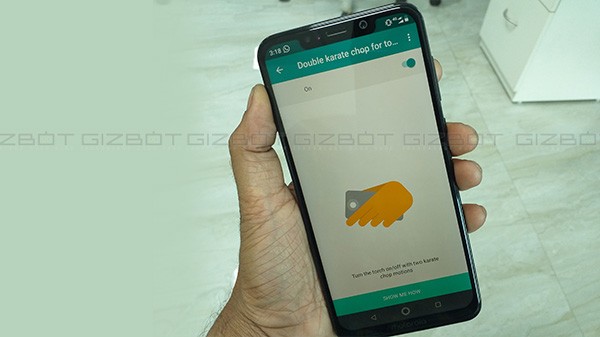 ടോര്ച്ച് കത്തിക്കാന് ഇരട്ട കരാട്ടെ ചോപ്പ്
