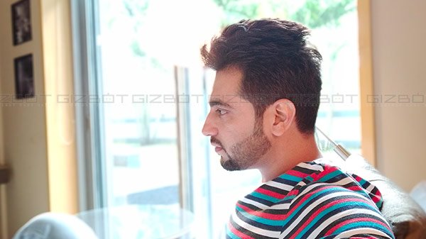 AI സവിശേഷതകളോട് കൂടിയ 25 എംപി ക്യാമറ