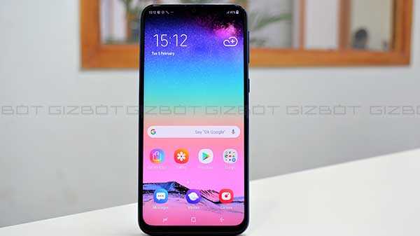 Samsung Galaxy M20 (MRP: Rs 13,390, After Discounts Rs 11,990)