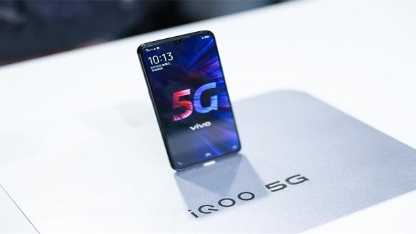 വിവോ ഐക്യു പ്രോ 5G ഫോൺ