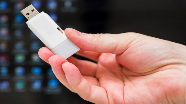 യു.എസ്.ബി ഉപയോഗിച്ച് സർവകലാശാലയിലെ കമ്പ്യൂട്ടറുകള്‍ നശിപ്പിച്ച 