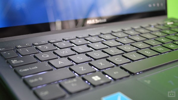 Asus ZenBook S 13 OLED Review: ഓഡിയോ, ക്യാമറ