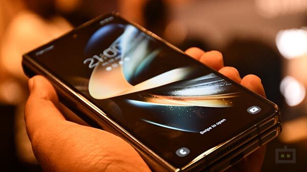 ഫോൾഡബിളുകളുടെ തമ്പുരാൻ; Samsung Galaxy Z Fold4 ഇന്ത്യയിലെത്തി ഫോൾഡബിളുകളുടെ തമ്പുരാൻ; Samsung Galaxy Z Fold4 ഇന്ത്യയിലെത്തി