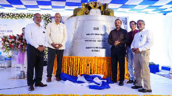 ഗഗൻയാൻ ദൗത്യ പരീക്ഷണങ്ങൾക്ക് വിഎസ്എസിയുടെ സിമുലേറ്റഡ് ക്രൂ മൊഡ്യൂൾ ഗഗൻയാൻ ദൗത്യ പരീക്ഷണങ്ങൾക്ക് വിഎസ്എസിയുടെ സിമുലേറ്റഡ് ക്രൂ മൊഡ്യൂൾ