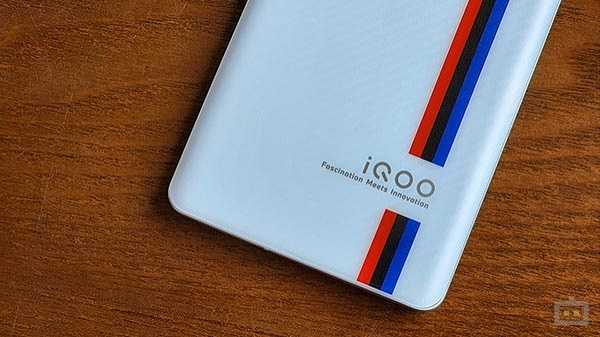 'കൊമ്പത്തിരിക്കുന്ന' സ്മാർട്ട്ഫോൺ കയ്യെത്തും ദൂരത്ത് 