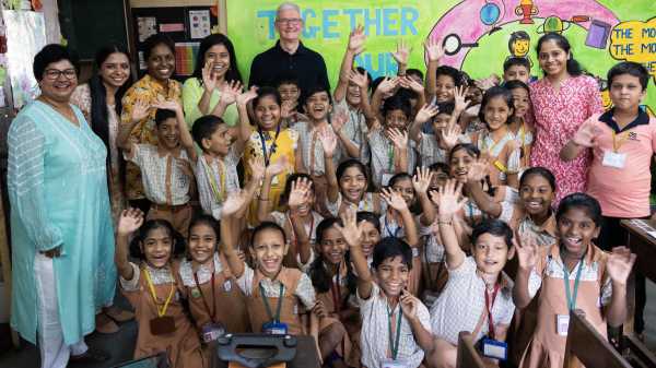 ഇരിക്കാൻ സമയമില്ലാതെ, ഓടിനടന്ന് ടിം കുക്ക് കണ്ട ഇന്ത്യൻ കാഴ്ചകൾ