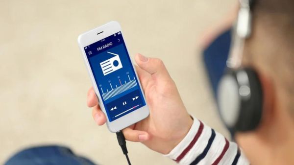 എല്ലാ ഫോണുകളിലും എഫ്എം റേഡിയോ നിർബന്ധമായും ഉണ്ടാവണമെന്ന് കേന്ദ്രം