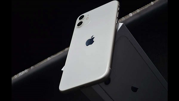 ഐഫോണിനെ 'കൊല്ലാൻ നോക്കി'; ആപ്പിളിനെതിരേ ഹർജി