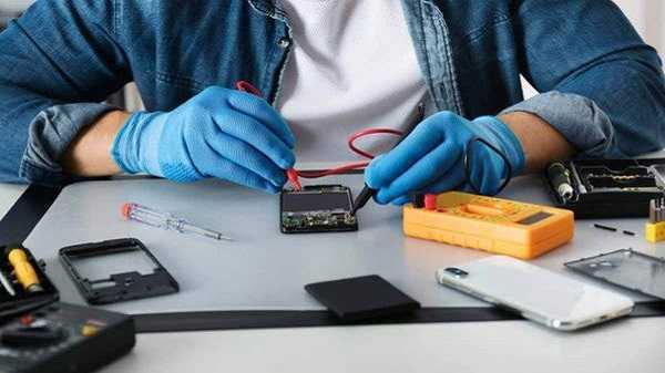 ഇത് ചെറുത്, ഇപ്പ ശരിയാക്കിത്തരാം...! റിപ്പയറിങ്ങിൽ കേമം സാംസങ്