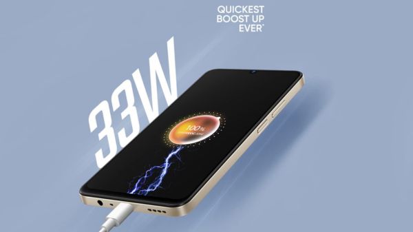 മെലിഞ്ഞ് സുന്ദരിയായി സ്വർണപ്പട്ടുമണിഞ്ഞവൾ എഴുന്നെള്ളുന്നു