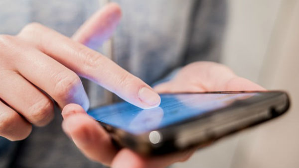 സ്മാർട്ട്ഫോൺ ടോയ്ലറ്റിൽ കൊണ്ടുപോകുമോ? എങ്കിൽ 'കാര്യം' കുഴപ്പത്തിൽ