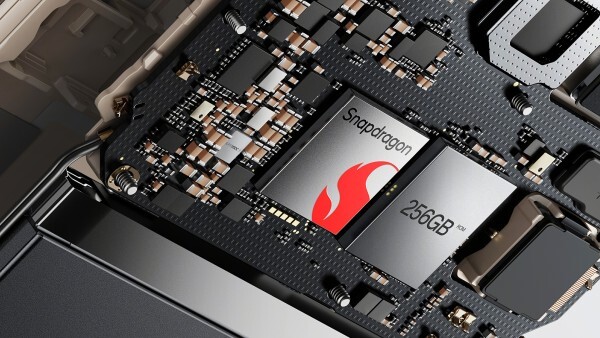 ഓപ്പോ റെനോ 10 പ്രോ 5ജി: മിന്നൽ ചാർജിങ്, അ‌സാധാരണ ക്യാമറ, അ‌തിശയ ഡി​സൈൻ