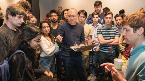 ഏഴാം വയസിൽ കോഡിങ് പഠനം, 16-ാം വയസിൽ സ്വന്തം എഐ സ്റ്റാർട്ടപ്പ്