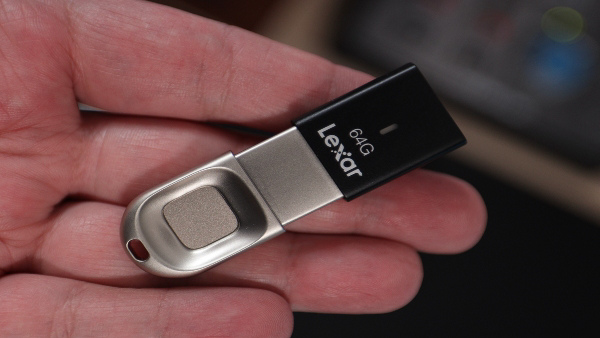 സ്വന്തം വിരൽ ചതിക്കില്ല! ഈ പെൻ​ഡ്രൈവിൽ  എന്തും കൊണ്ടുനടക്കാം!