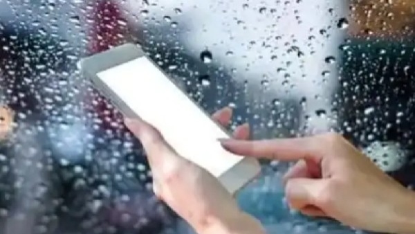 മഴക്കാലത്ത് നിങ്ങളുടെ ​ഗാഡ്ജറ്റുകൾക്ക് വേണം പ്രത്യേകം സംരക്ഷണം