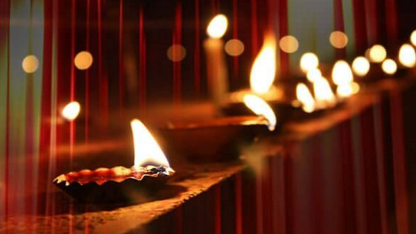 ദീപാവലി ഓഫറുകൾ പ്രഖ്യാപിച്ച് സ്മാർട്ട്ഫോൺ കമ്പനികൾ; മികച്ചത് ഏത്? 