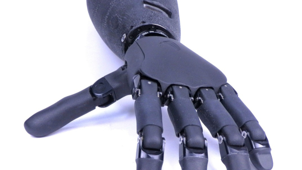 സെൻസർ നന്നാക്കാനെത്തിയ മനുഷ്യനെ റോബോട്ട് ഞെരിച്ചുകൊന്നു! 