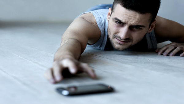 പാന്റ്സിന്റെ പോക്കറ്റിൽ ഫോണിടുന്ന പുരുഷന്മാർ സൂക്ഷിക്കുക