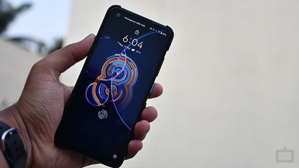 പേടിക്കണ്ട, ഇങ്ങനെയാണെങ്കിൽ ഇടിമിന്നൽ സമയത്തും ഫോൺ ഉപയോ​ഗിക്കാം