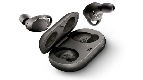 ഇയർബഡുകൾ ഷെയർ ചെയ്ത് ഉപയോ​ഗിക്കുന്നവരാണോ നിങ്ങൾ? സൂക്ഷിക്കുക...