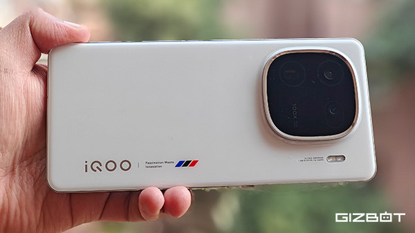 ഐക്യൂ 12 'ഇയർ ഓഫ് ദി ഡ്രാഗൺ' സ്പെഷ്യൽ വേരിയന്റ് പുറത്തിറക്കി