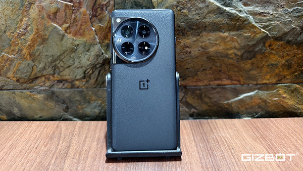 കാത്തിരുന്ന നിമിഷമെത്തി, വൺപ്ലസ് 12 വിൽപ്പന ഇന്നുമുതൽ; വാങ്ങാൻ 4 കാരണം കാത്തിരുന്ന നിമിഷമെത്തി, വൺപ്ലസ് 12 വിൽപ്പന ഇന്നുമുതൽ; വാങ്ങാൻ 4 കാരണം