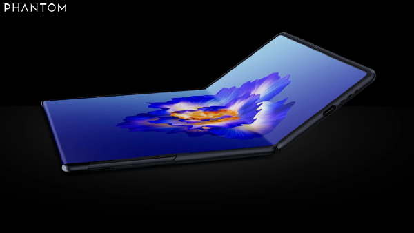 പായ പോലെ ചുരുട്ടി വെയ്ക്കാവുന്ന സ്ക്രീൻ; പുതിയ റോളബിൾ ഫോണുമായി ടെക്നോ