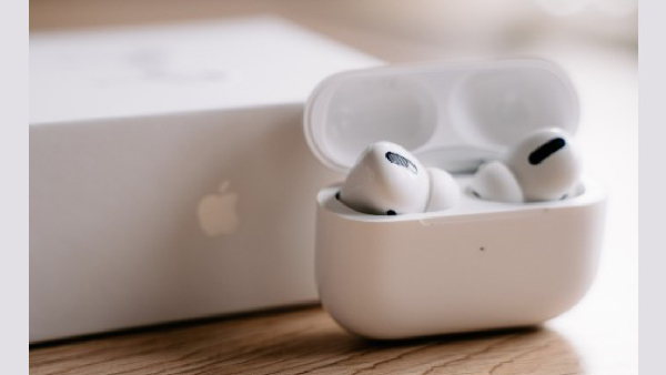 മോഷണം തടയാൻ ആപ്പിൾ എയർപോഡ്സിൽ യുവാവിന്റെ കിടിലൻ പ്രയോഗം 