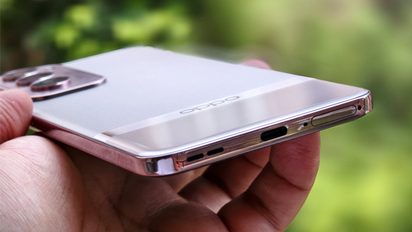 OPPO Reno12 Pro: AI ബ്രില്യൻസും കിടിലൻ ഡിസൈനും ചേർന്നൊരു മാസ് സംഭവം OPPO Reno12 Pro: AI ബ്രില്യൻസും കിടിലൻ ഡിസൈനും ചേർന്നൊരു മാസ് സംഭവം