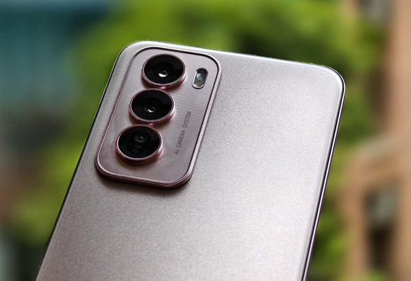 OPPO Reno12 Pro: AI ബ്രില്യൻസും കിടിലൻ ഡിസൈനും ചേർന്നൊരു മാസ് സംഭവം OPPO Reno12 Pro: AI ബ്രില്യൻസും കിടിലൻ ഡിസൈനും ചേർന്നൊരു മാസ് സംഭവം