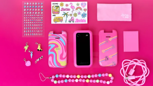 ഉത്സവപ്പറമ്പുകൾ ഭരിച്ച രാജാവ്! ബാർബി ഫോണുമായി എച്ച്എംഡി