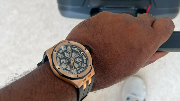 എത്ര ആഴത്തിൽ മുങ്ങിയാലും പശുപാലന്റെ വാച്ചിന് ഇനി വെള്ളം പേടിക്കേണ്ട! 