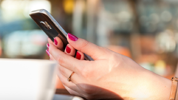 ഫോൺ അ‌ടുത്തുള്ളപ്പോൾ രഹസ്യം വല്ലതും പറഞ്ഞാരുന്നോ... പറഞ്ഞാരുന്നോ! 