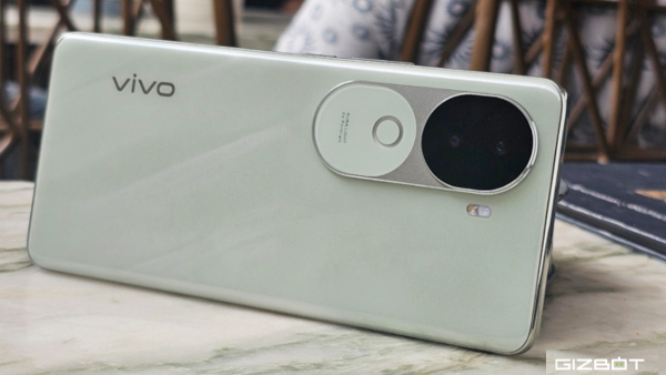 ദേ ഇപ്പോൾ വന്നതേ ഉള്ളൂ! ആവേശമായി വിവോ V40e 5G ഇന്ത്യയിൽ എത്തി